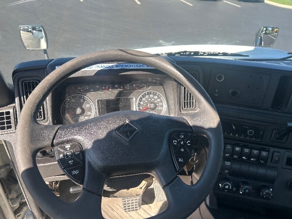 Day Cab Tractor-Heavy Duty Tractors-International-2023-RH613-Piqua-OH-674,127\n\t\tmiles-$ 32,000 - Image 11