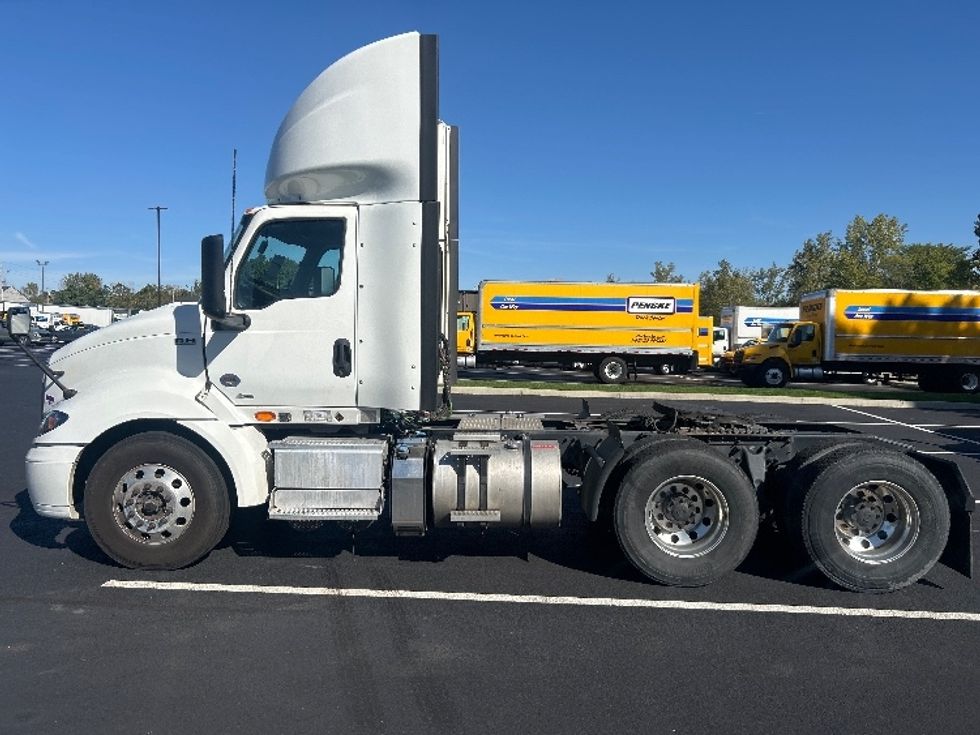 Day Cab Tractor-Heavy Duty Tractors-International-2023-RH613-Piqua-OH-674,127\n\t\tmiles-$ 32,000 - Image 4