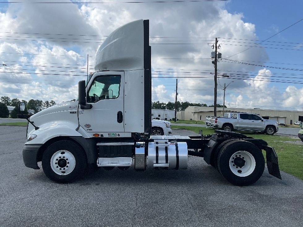 Day Cab Tractor-Heavy Duty Tractors-International-2023-RH613-Valdosta-GA-353,882\n\t\tmiles-$ 32,750 - Image 4