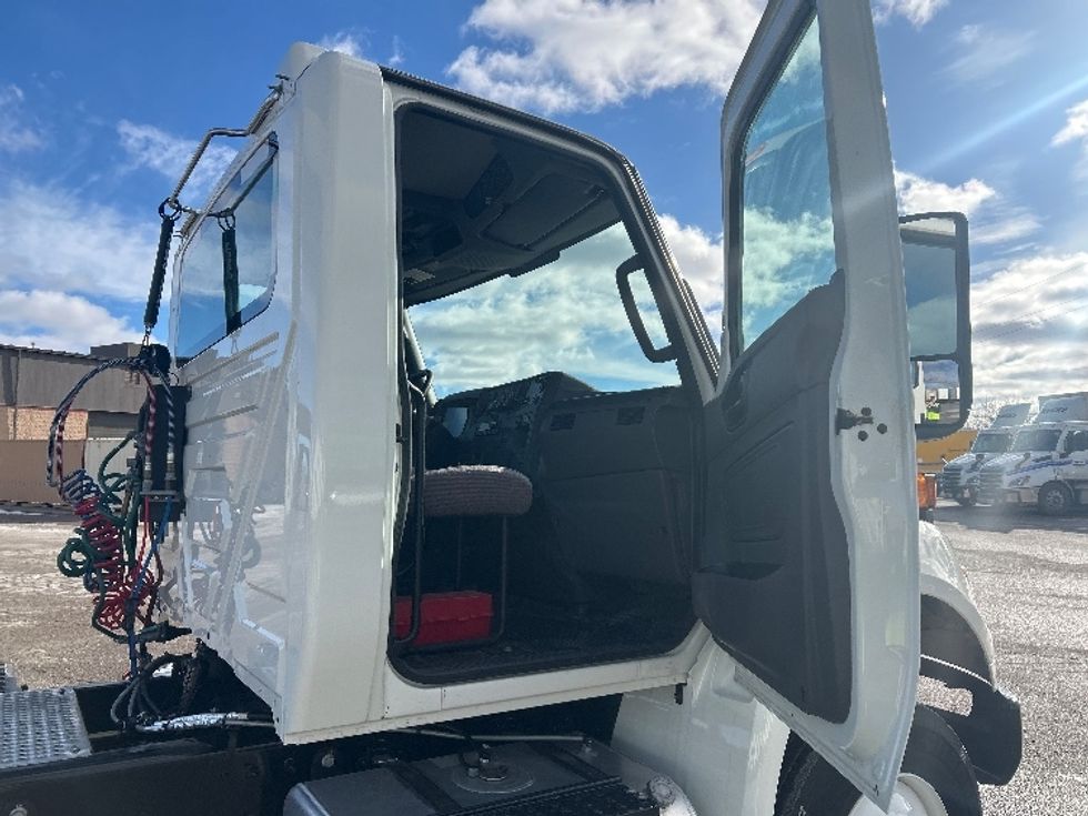 Day Cab Tractor-Heavy Duty Tractors-International-2024-MV607-Lansing-MI-20,567\n\t\tmiles-$ 75,500 - Image 12
