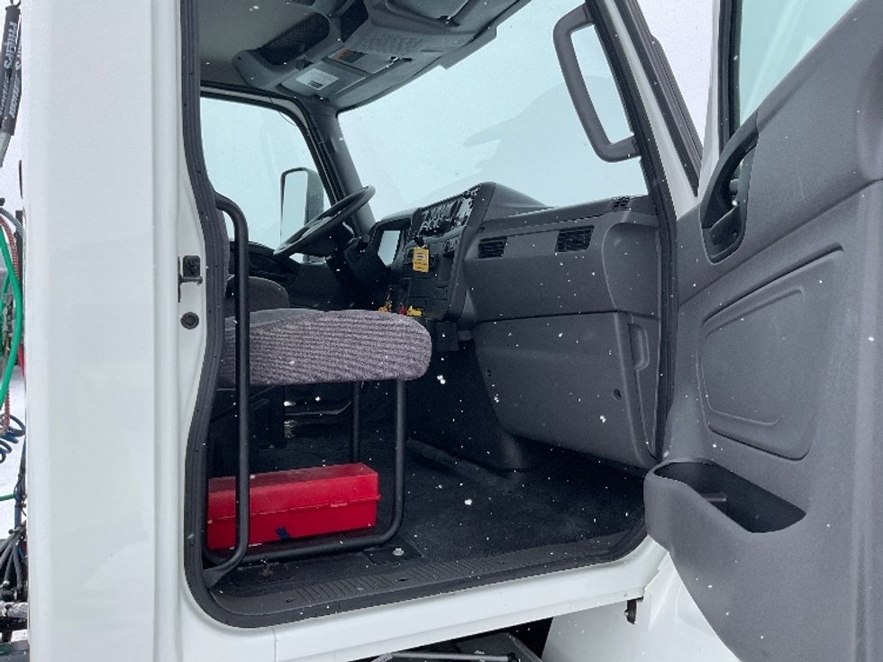 Day Cab Tractor-Heavy Duty Tractors-International-2024-MV607-Lansing-MI-6,559\n\t\tmiles-$ 77,750 - Image 12