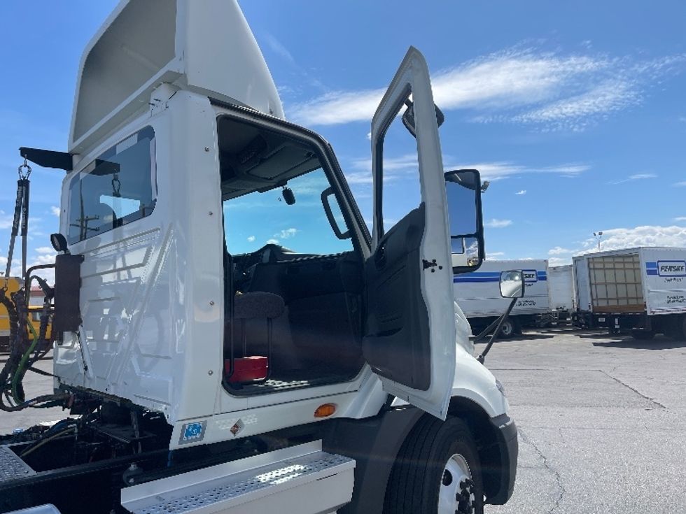 Day Cab Tractor-Heavy Duty Tractors-International-2024-RH613-Fresno-CA-58,732\n\t\tmiles-$ 65,250 - Image 12