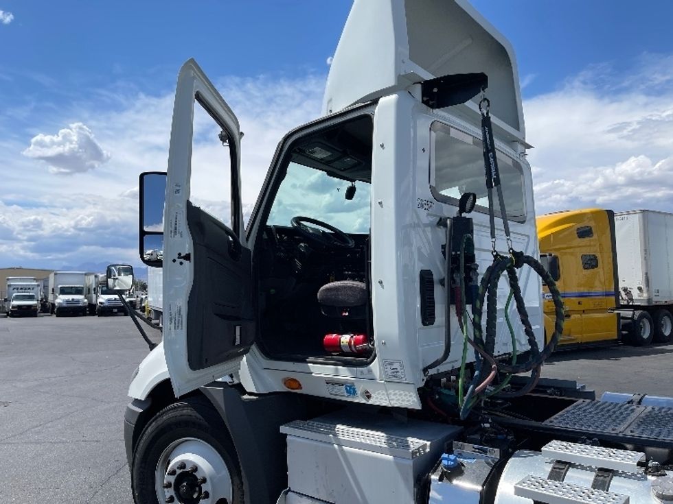 Day Cab Tractor-Heavy Duty Tractors-International-2024-RH613-Fresno-CA-58,732\n\t\tmiles-$ 65,250 - Image 9
