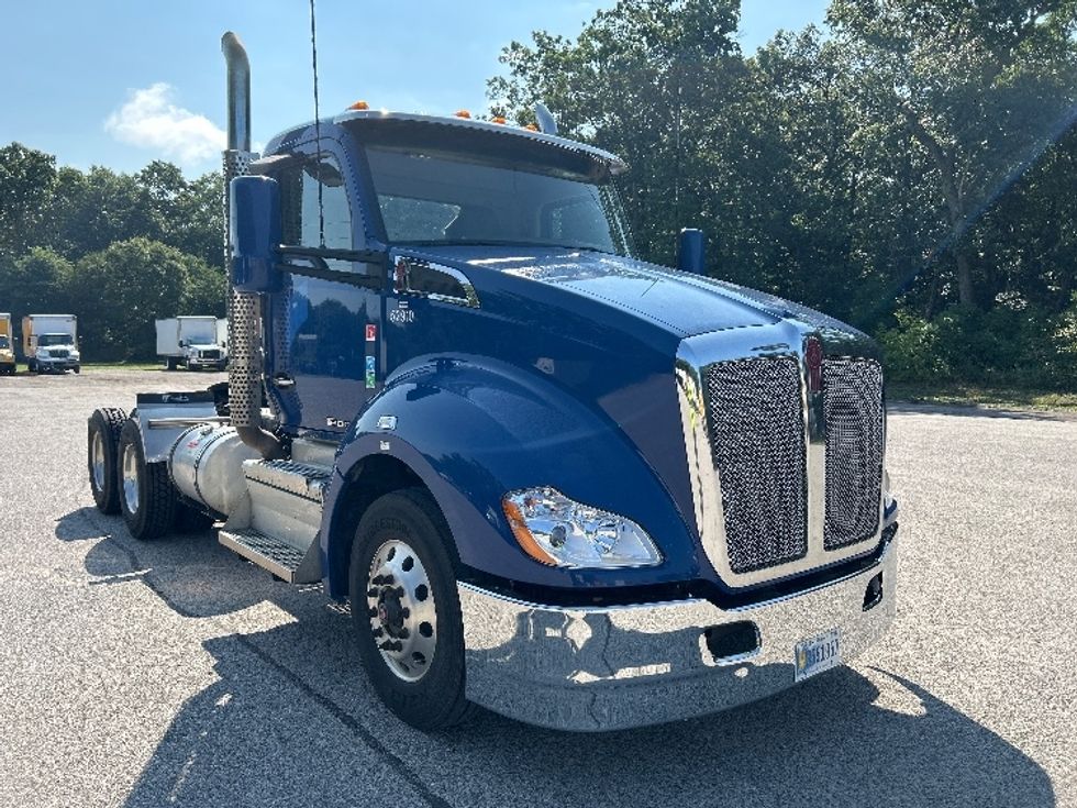 Day Cab Tractor-Heavy Duty Tractors-Kenworth-2019-T680-Byron Center-MI-466,075\n\t\tmiles-$ 41,500 - Image 1