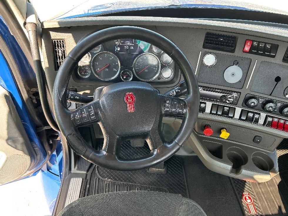 Day Cab Tractor-Heavy Duty Tractors-Kenworth-2019-T680-Byron Center-MI-466,075\n\t\tmiles-$ 41,500 - Image 11