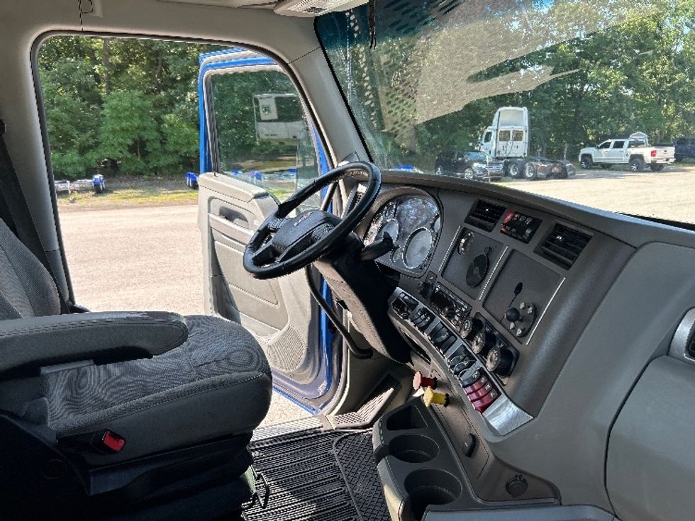 Day Cab Tractor-Heavy Duty Tractors-Kenworth-2019-T680-Byron Center-MI-466,075\n\t\tmiles-$ 41,500 - Image 14