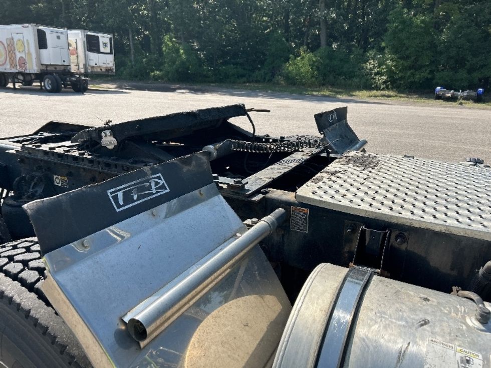 Day Cab Tractor-Heavy Duty Tractors-Kenworth-2019-T680-Byron Center-MI-466,075\n\t\tmiles-$ 41,500 - Image 18