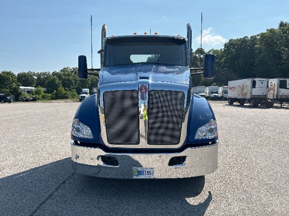 Day Cab Tractor-Heavy Duty Tractors-Kenworth-2019-T680-Byron Center-MI-466,075\n\t\tmiles-$ 41,500 - Image 2