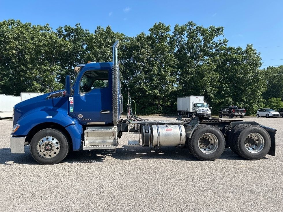 Day Cab Tractor-Heavy Duty Tractors-Kenworth-2019-T680-Byron Center-MI-466,075\n\t\tmiles-$ 41,500 - Image 4