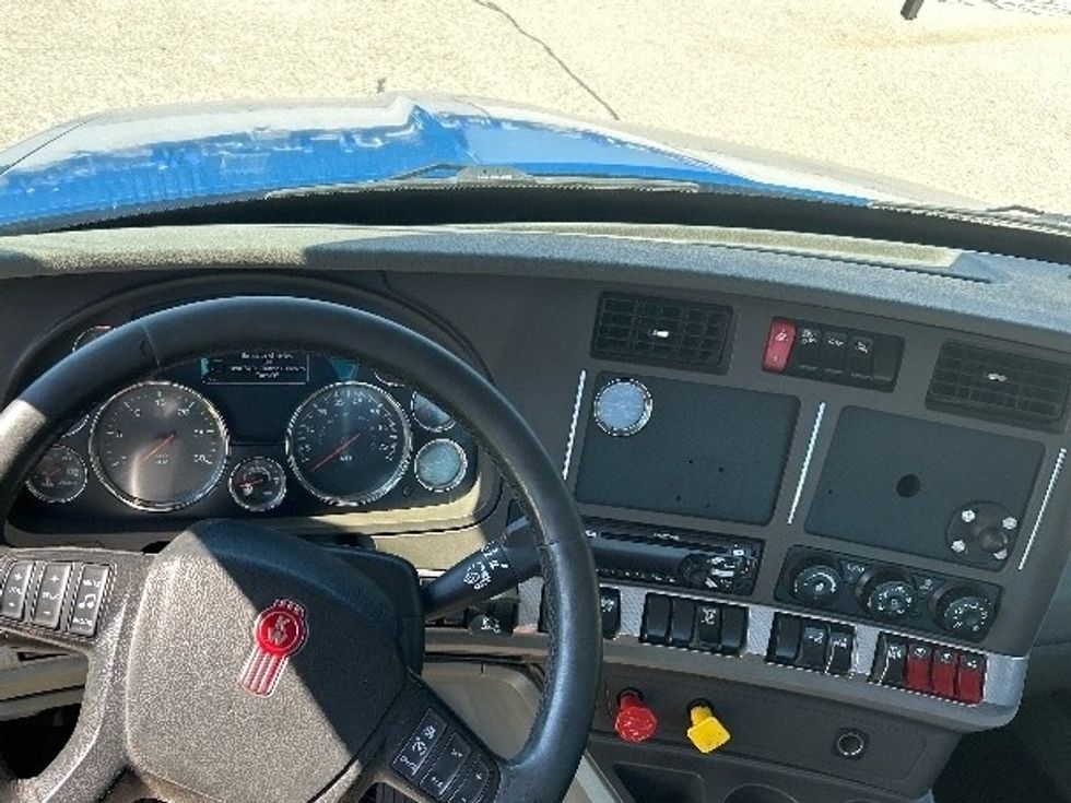 Day Cab Tractor-Heavy Duty Tractors-Kenworth-2019-T680-Muskegon-MI-490,530\n\t\tmiles-$ 38,500 - Image 10