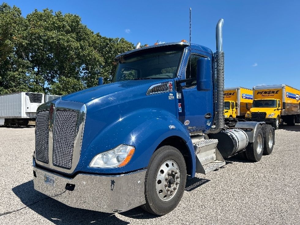 Day Cab Tractor-Heavy Duty Tractors-Kenworth-2019-T680-Muskegon-MI-490,530\n\t\tmiles-$ 38,500 - Image 3