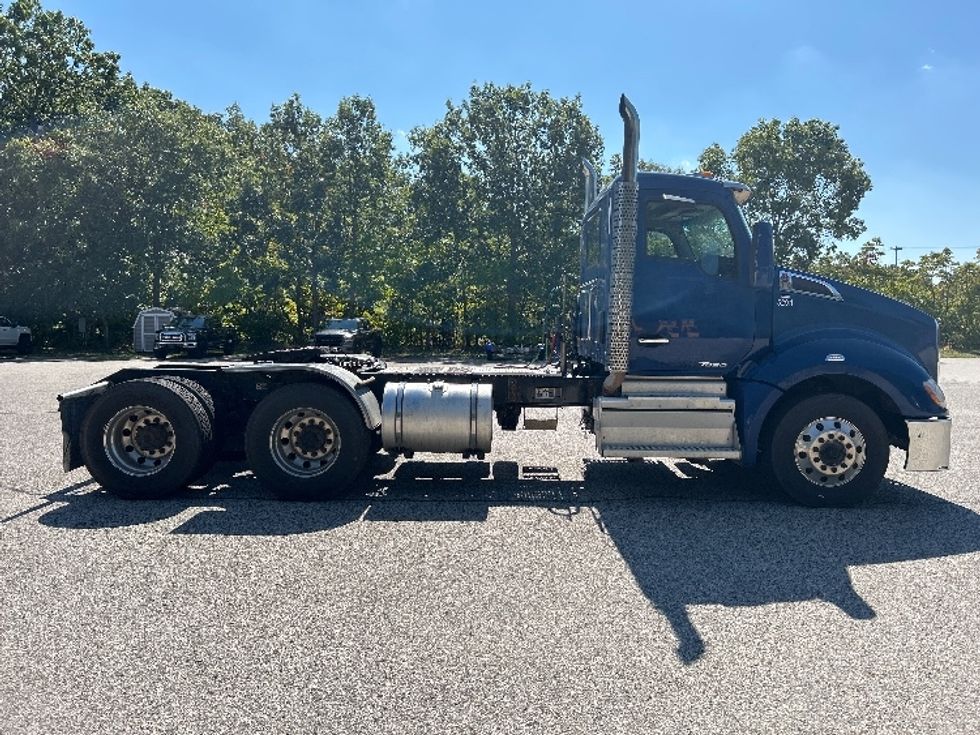 Day Cab Tractor-Heavy Duty Tractors-Kenworth-2019-T680-Muskegon-MI-490,530\n\t\tmiles-$ 38,500 - Image 8
