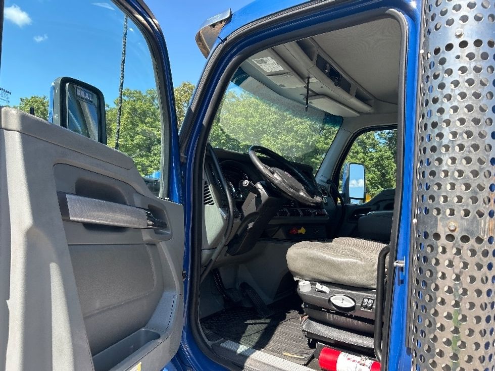 Day Cab Tractor-Heavy Duty Tractors-Kenworth-2019-T680-Muskegon-MI-490,530\n\t\tmiles-$ 38,500 - Image 9