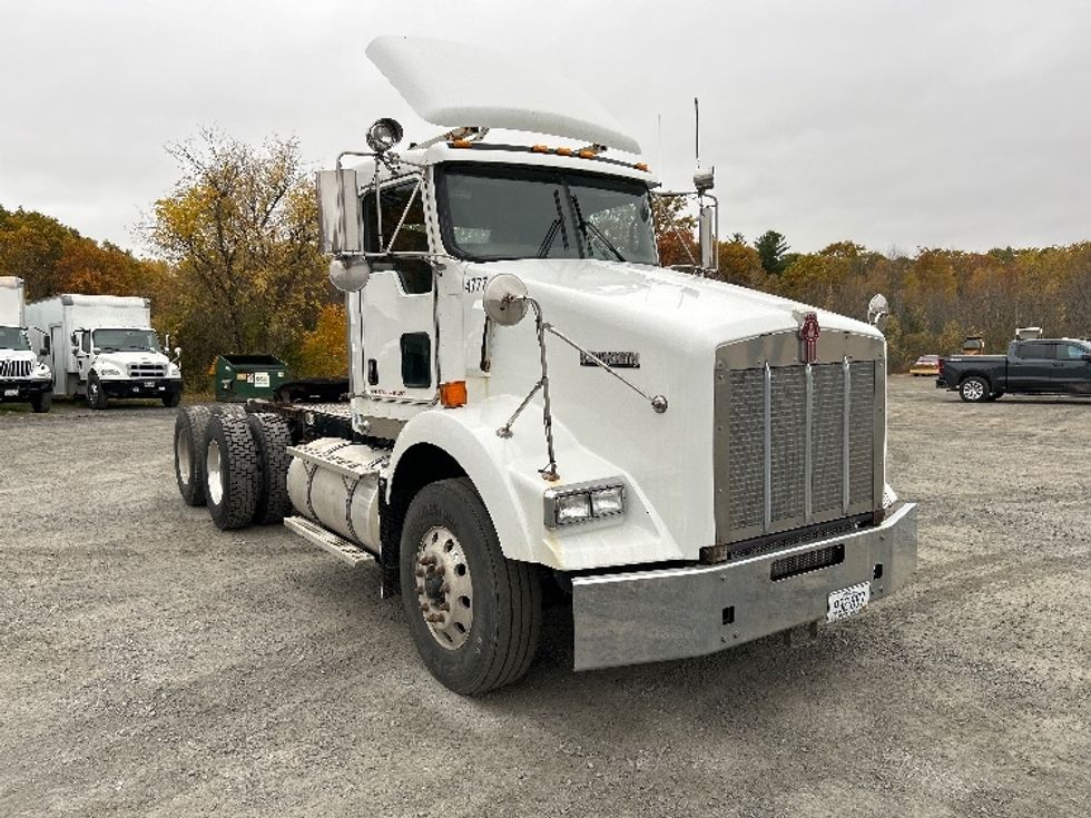 Day Cab Tractor-Heavy Duty Tractors-Kenworth-2020-T800-Londonderry-NH-332,212\n\t\tmiles-$ 77,000 - Image 1