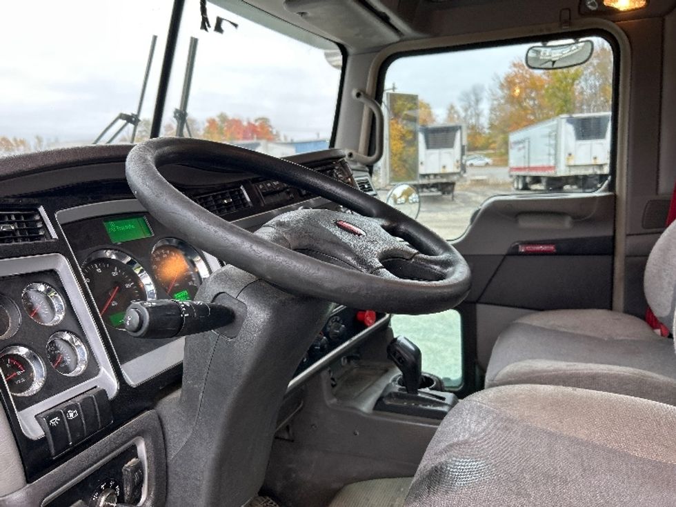 Day Cab Tractor-Heavy Duty Tractors-Kenworth-2020-T800-Londonderry-NH-332,212\n\t\tmiles-$ 77,000 - Image 10