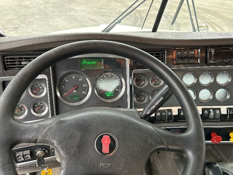 Day Cab Tractor-Heavy Duty Tractors-Kenworth-2020-T800-Londonderry-NH-332,212\n\t\tmiles-$ 77,000 - Image 11