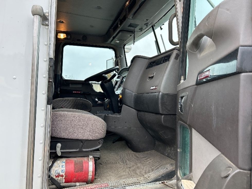 Day Cab Tractor-Heavy Duty Tractors-Kenworth-2020-T800-Londonderry-NH-332,212\n\t\tmiles-$ 77,000 - Image 12