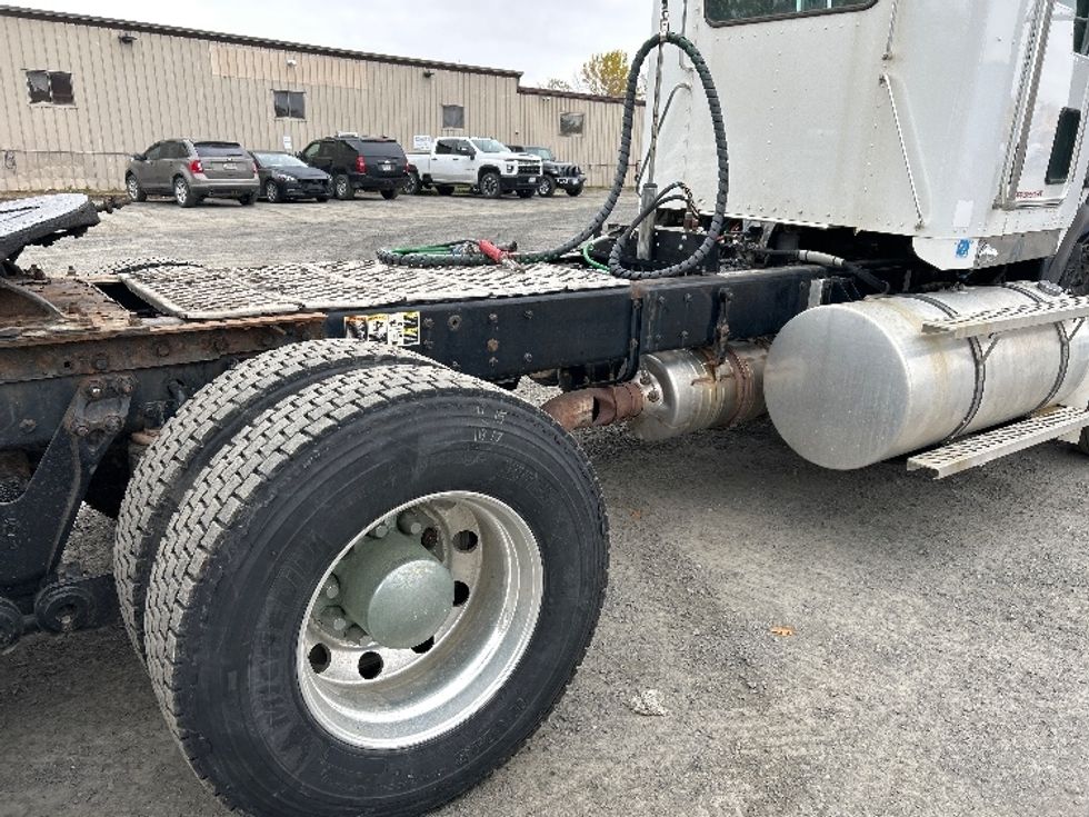 Day Cab Tractor-Heavy Duty Tractors-Kenworth-2020-T800-Londonderry-NH-332,212\n\t\tmiles-$ 77,000 - Image 17