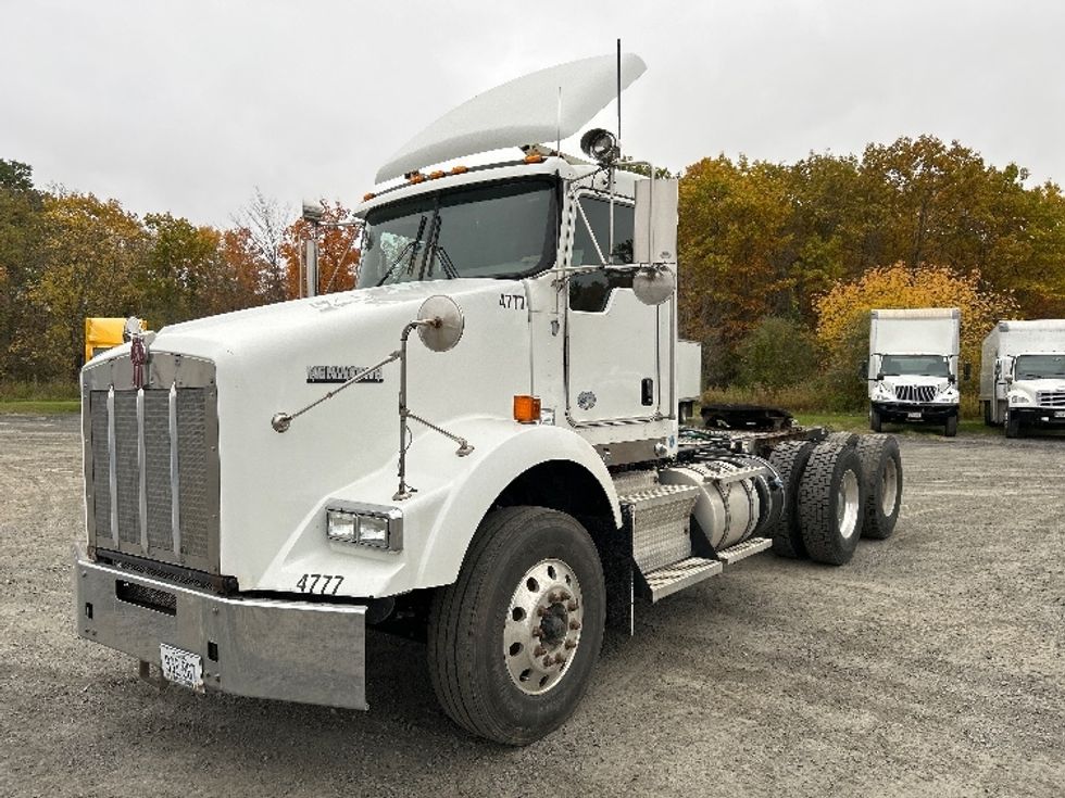 Day Cab Tractor-Heavy Duty Tractors-Kenworth-2020-T800-Londonderry-NH-332,212\n\t\tmiles-$ 77,000 - Image 3