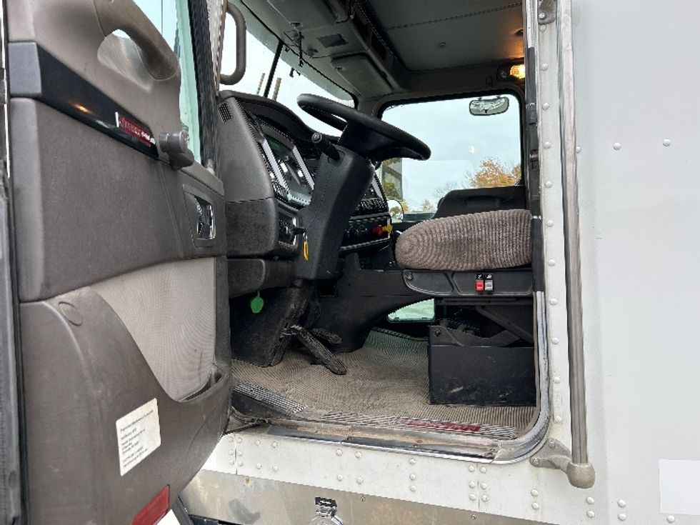Day Cab Tractor-Heavy Duty Tractors-Kenworth-2020-T800-Londonderry-NH-332,212\n\t\tmiles-$ 77,000 - Image 9
