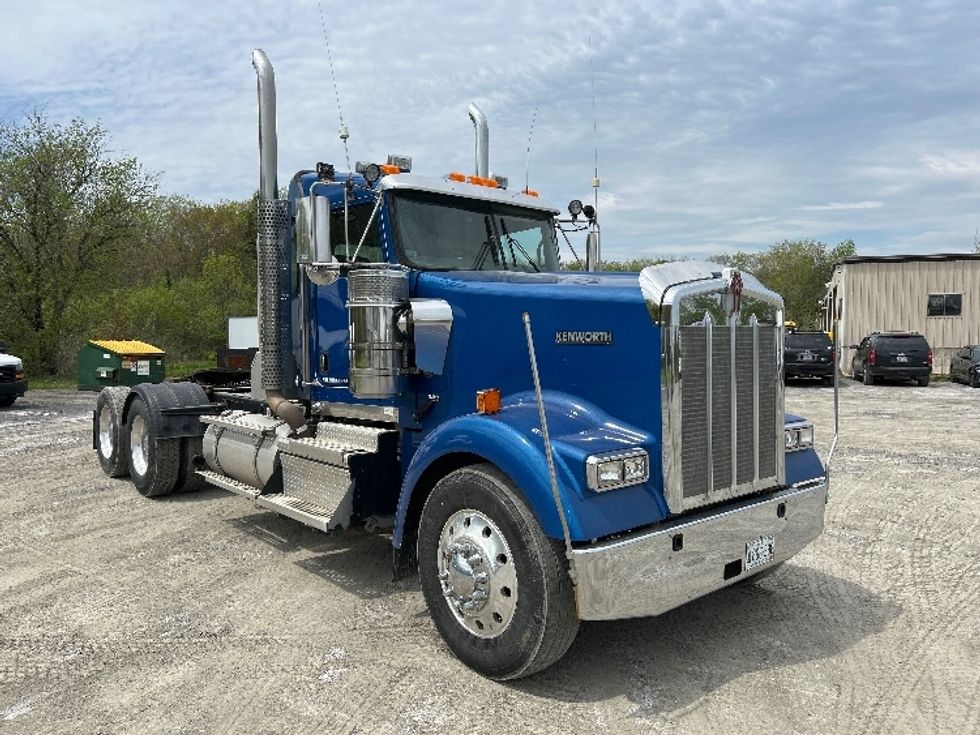 Day Cab Tractor-Heavy Duty Tractors-Kenworth-2020-W900-Londonderry-NH-272,512\n\t\tmiles-$ 59,500 - Image 1