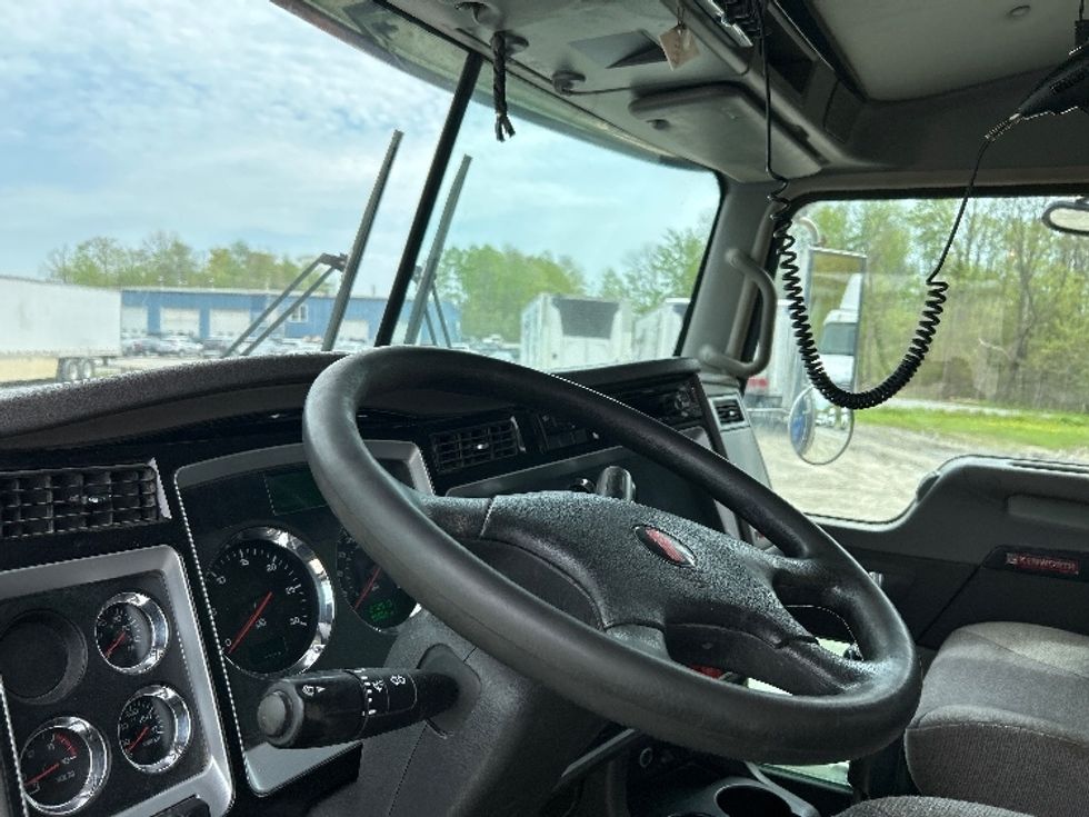 Day Cab Tractor-Heavy Duty Tractors-Kenworth-2020-W900-Londonderry-NH-272,512\n\t\tmiles-$ 59,500 - Image 10