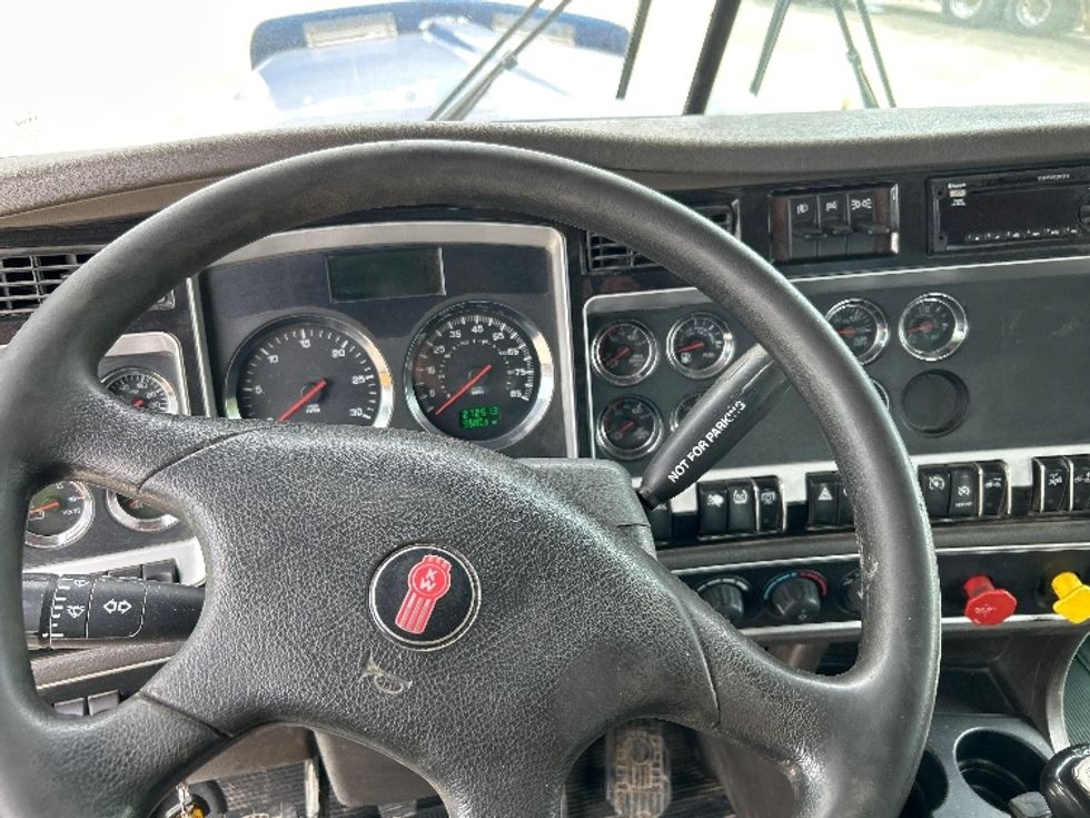 Day Cab Tractor-Heavy Duty Tractors-Kenworth-2020-W900-Londonderry-NH-272,512\n\t\tmiles-$ 59,500 - Image 11