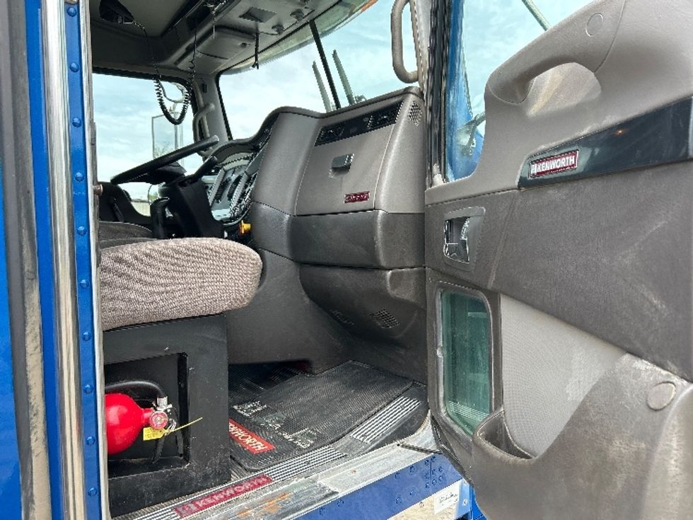 Day Cab Tractor-Heavy Duty Tractors-Kenworth-2020-W900-Londonderry-NH-272,512\n\t\tmiles-$ 59,500 - Image 12
