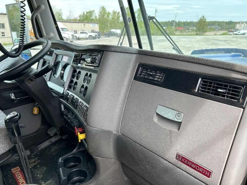 Day Cab Tractor-Heavy Duty Tractors-Kenworth-2020-W900-Londonderry-NH-272,512\n\t\tmiles-$ 59,500 - Image 13