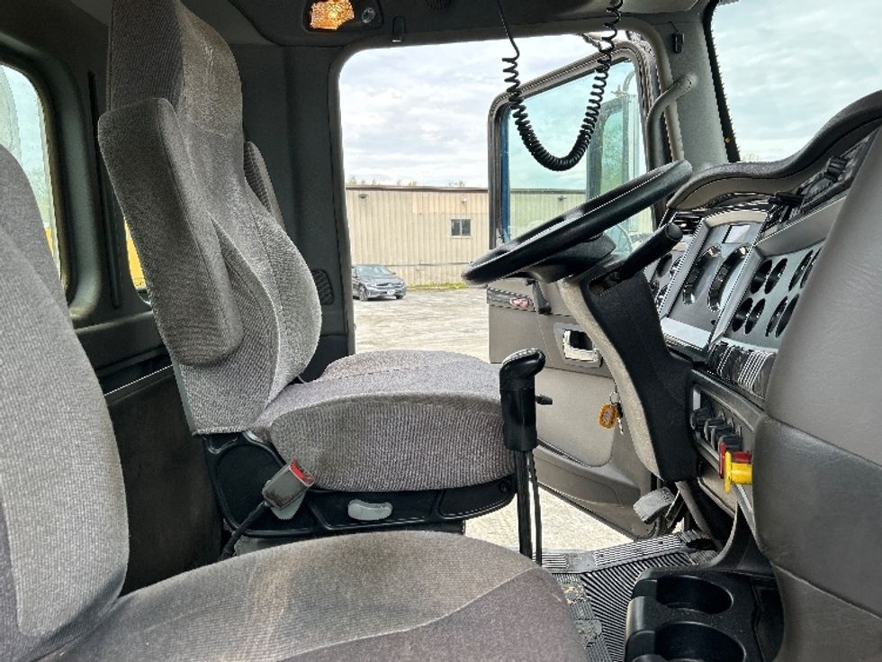 Day Cab Tractor-Heavy Duty Tractors-Kenworth-2020-W900-Londonderry-NH-272,512\n\t\tmiles-$ 59,500 - Image 14
