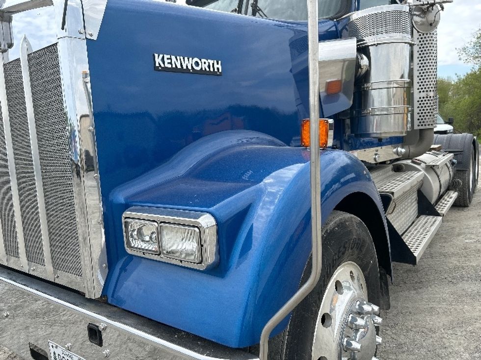 Day Cab Tractor-Heavy Duty Tractors-Kenworth-2020-W900-Londonderry-NH-272,512\n\t\tmiles-$ 59,500 - Image 21