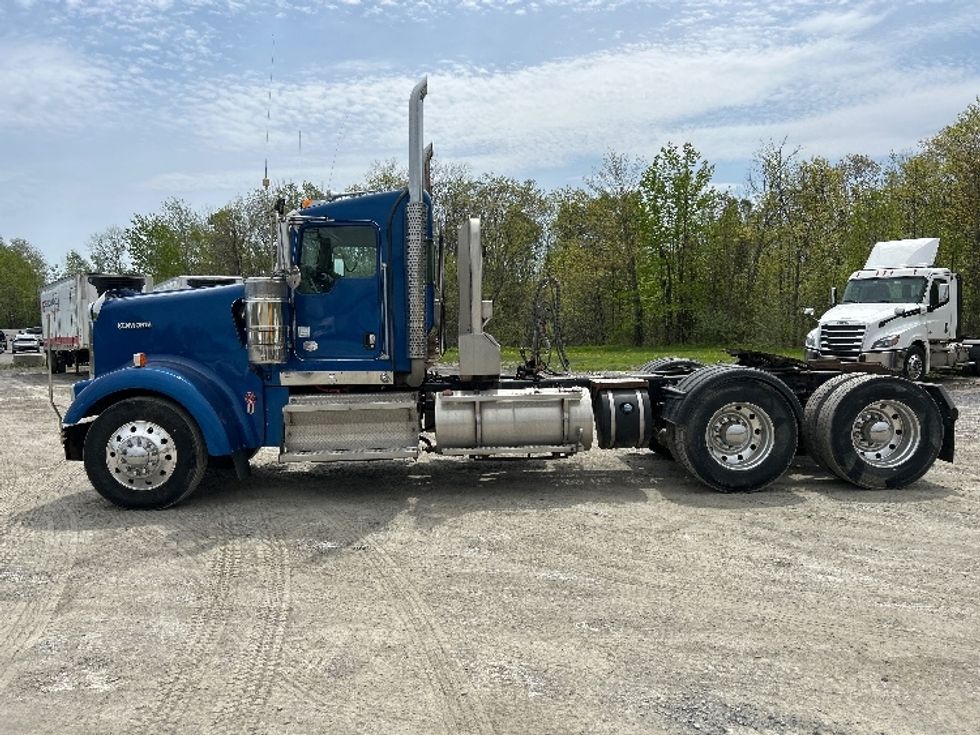 Day Cab Tractor-Heavy Duty Tractors-Kenworth-2020-W900-Londonderry-NH-272,512\n\t\tmiles-$ 59,500 - Image 4