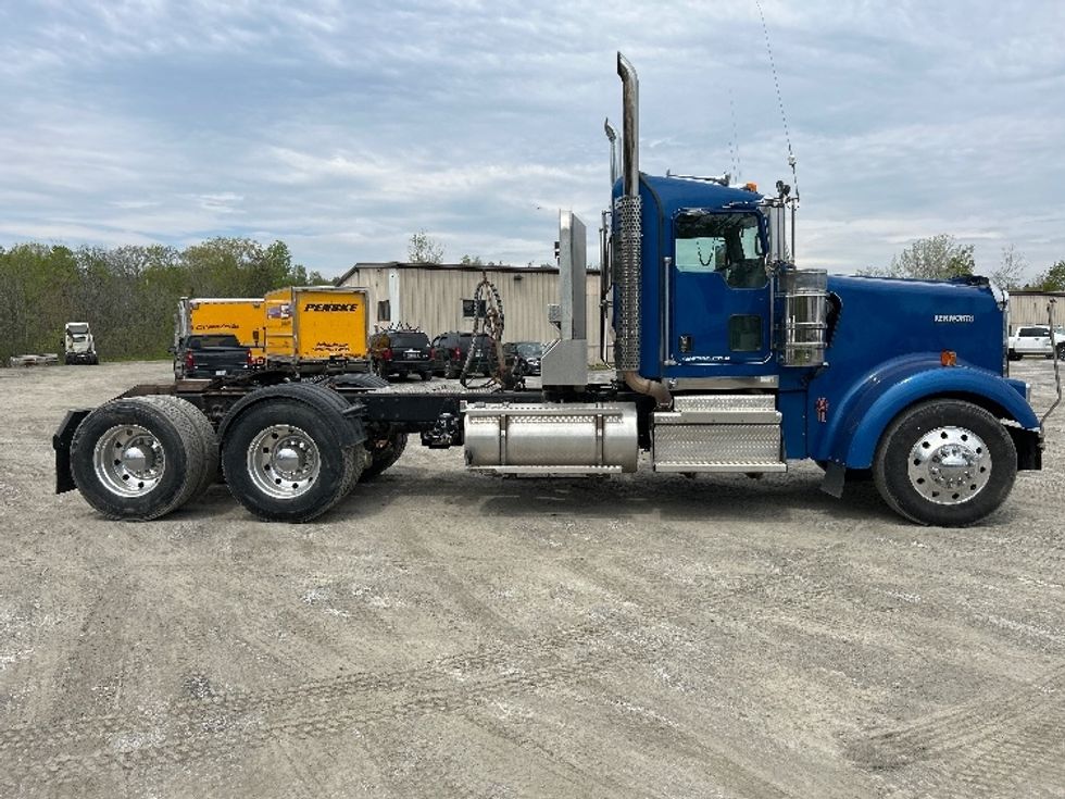 Day Cab Tractor-Heavy Duty Tractors-Kenworth-2020-W900-Londonderry-NH-272,512\n\t\tmiles-$ 59,500 - Image 8