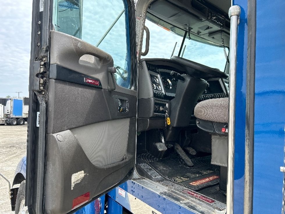 Day Cab Tractor-Heavy Duty Tractors-Kenworth-2020-W900-Londonderry-NH-272,512\n\t\tmiles-$ 59,500 - Image 9