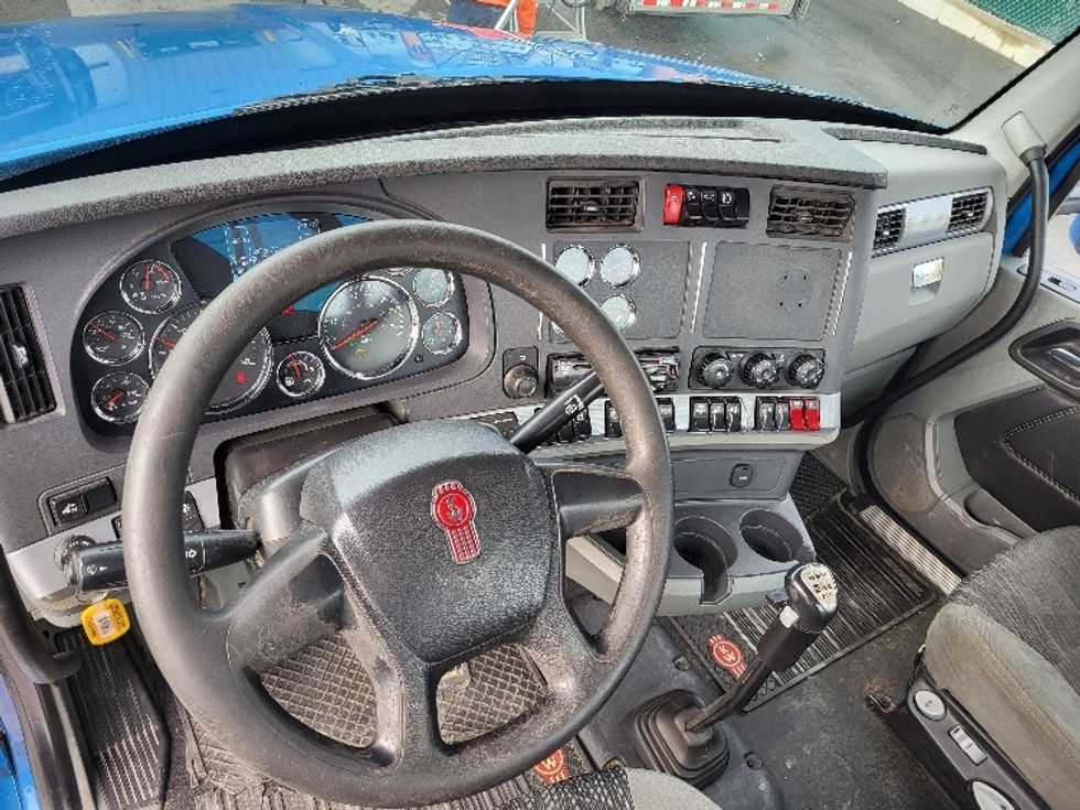 Day Cab Tractor-Heavy Duty Tractors-Kenworth-2021-T880-Londonderry-NH-465,797\n\t\tmiles-$ 68,750 - Image 11