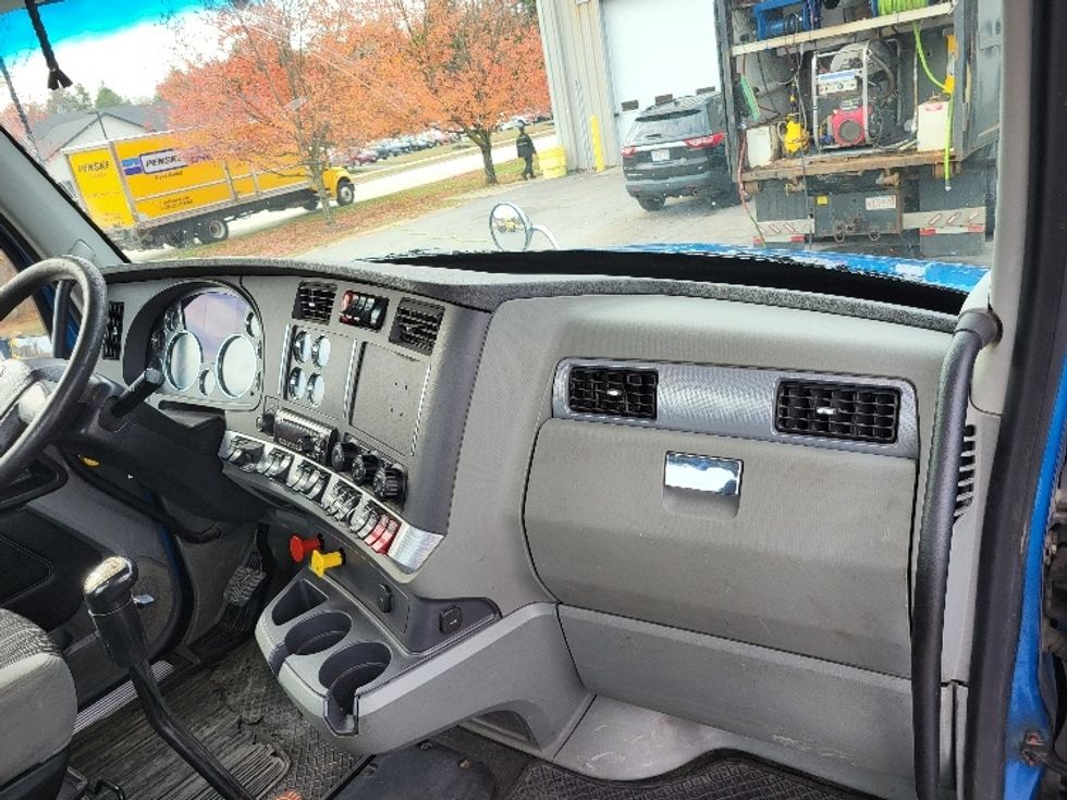 Day Cab Tractor-Heavy Duty Tractors-Kenworth-2021-T880-Londonderry-NH-465,797\n\t\tmiles-$ 68,750 - Image 13