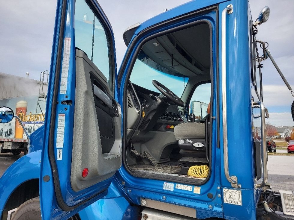 Day Cab Tractor-Heavy Duty Tractors-Kenworth-2021-T880-Londonderry-NH-465,797\n\t\tmiles-$ 68,750 - Image 9