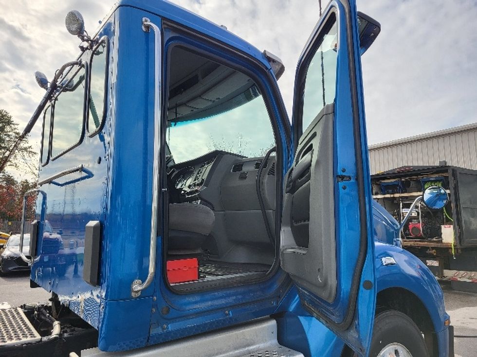 Day Cab Tractor-Heavy Duty Tractors-Kenworth-2021-T880-Londonderry-NH-474,226\n\t\tmiles-$ 68,000 - Image 12