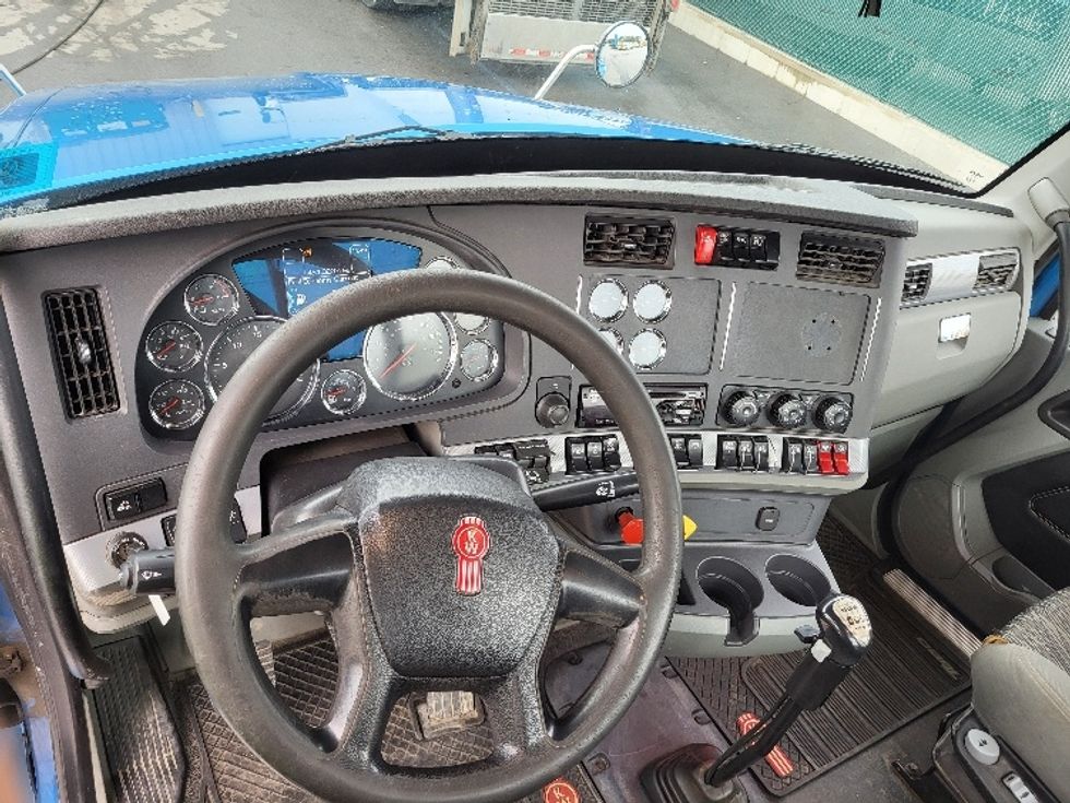 Day Cab Tractor-Heavy Duty Tractors-Kenworth-2021-T880-Londonderry-NH-481,823\n\t\tmiles-$ 67,500 - Image 11