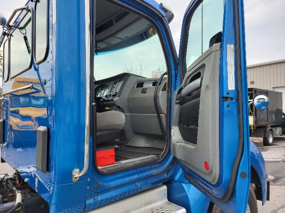 Day Cab Tractor-Heavy Duty Tractors-Kenworth-2021-T880-Londonderry-NH-481,823\n\t\tmiles-$ 67,500 - Image 12