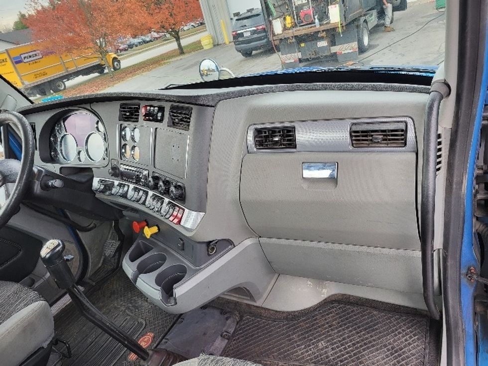 Day Cab Tractor-Heavy Duty Tractors-Kenworth-2021-T880-Londonderry-NH-481,823\n\t\tmiles-$ 67,500 - Image 13