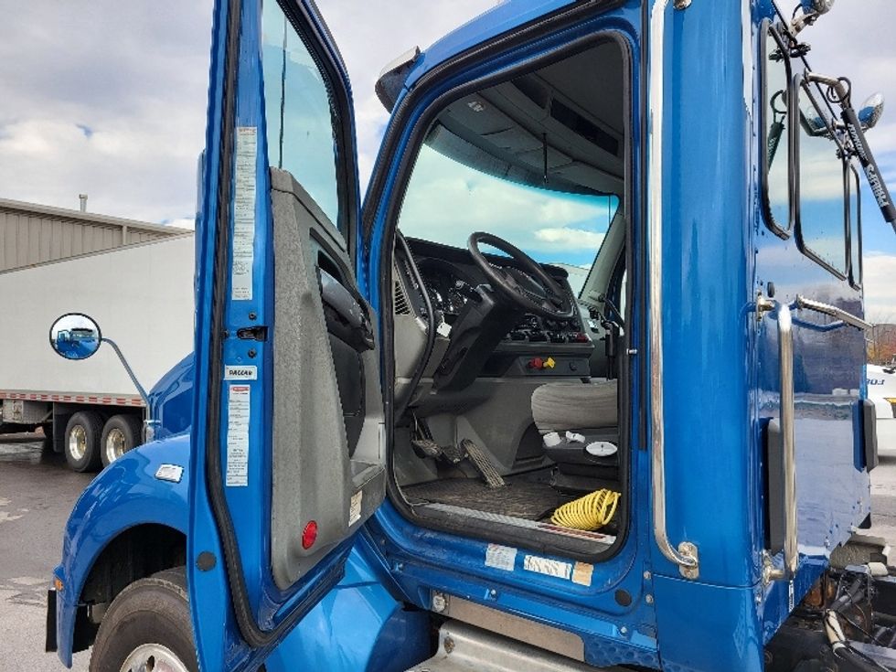 Day Cab Tractor-Heavy Duty Tractors-Kenworth-2021-T880-Londonderry-NH-481,823\n\t\tmiles-$ 67,500 - Image 9