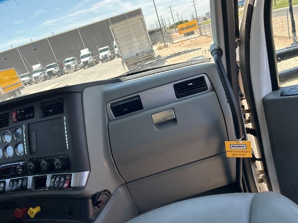 Day Cab Tractor-Heavy Duty Tractors-Kenworth-2021-T880-Odessa-TX-179,733\n\t\tmiles-$ 72,750 - Image 13