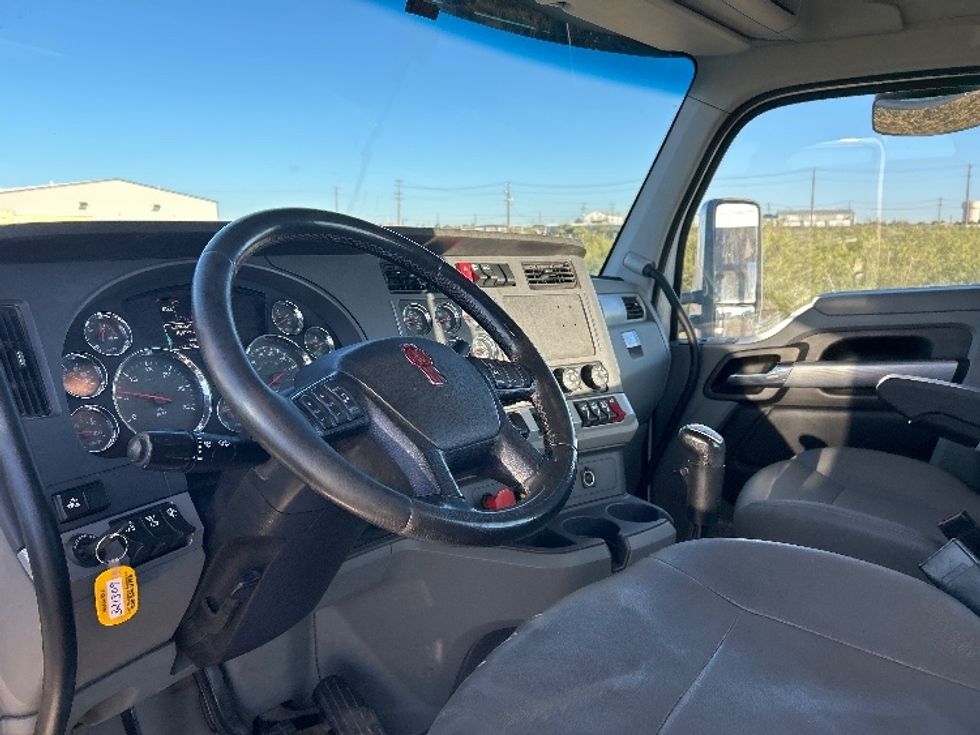 Day Cab Tractor-Heavy Duty Tractors-Kenworth-2021-T880-Odessa-TX-217,648\n\t\tmiles-$ 79,000 - Image 10
