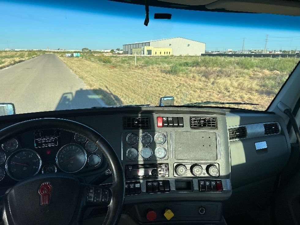 Day Cab Tractor-Heavy Duty Tractors-Kenworth-2021-T880-Odessa-TX-217,648\n\t\tmiles-$ 79,000 - Image 11