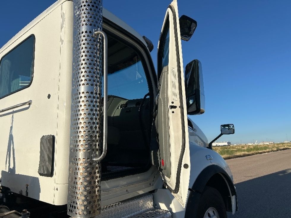 Day Cab Tractor-Heavy Duty Tractors-Kenworth-2021-T880-Odessa-TX-217,648\n\t\tmiles-$ 79,000 - Image 12