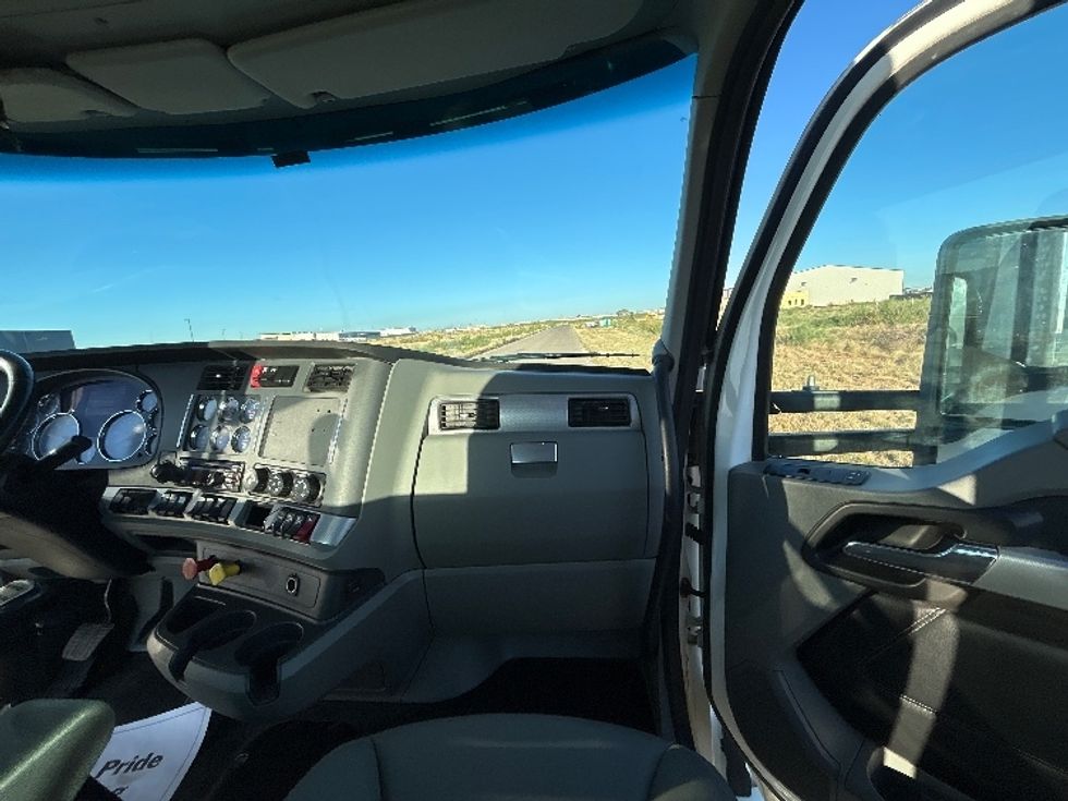 Day Cab Tractor-Heavy Duty Tractors-Kenworth-2021-T880-Odessa-TX-217,648\n\t\tmiles-$ 79,000 - Image 13