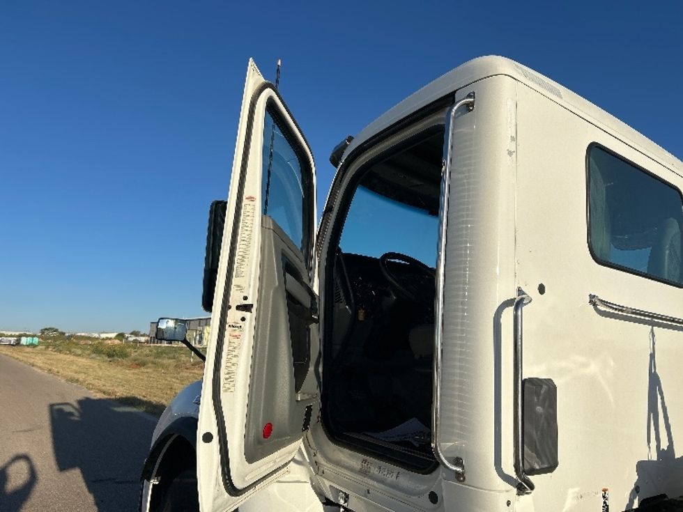 Day Cab Tractor-Heavy Duty Tractors-Kenworth-2021-T880-Odessa-TX-217,648\n\t\tmiles-$ 79,000 - Image 9