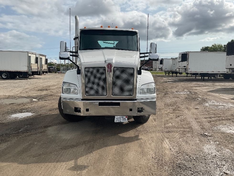 2021 Kenworth T880 Day Cab Tractor