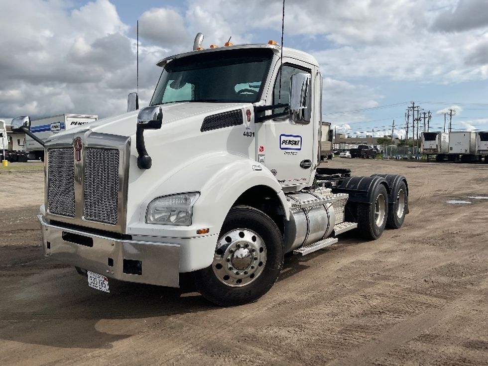 2021 Kenworth T880 Day Cab Tractor
